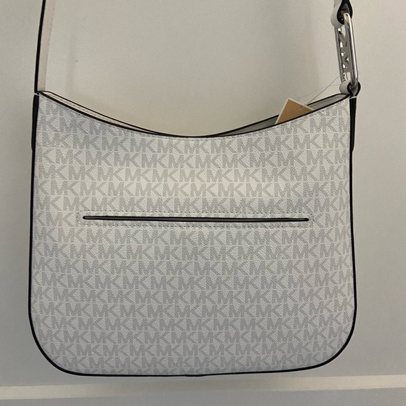Michael Kors Kensington Logo Large
Crossbody Bag - Picture 3 of 7
